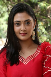 Actress-Megha-Chowdary-4