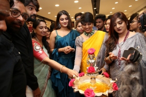 Actress-Nidhhi-Agerwal-Inaugurates-KLM-mall-at-Secunderabad-14