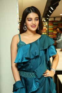 Actress-Nidhhi-Agerwal-Inaugurates-KLM-mall-at-Secunderabad-18