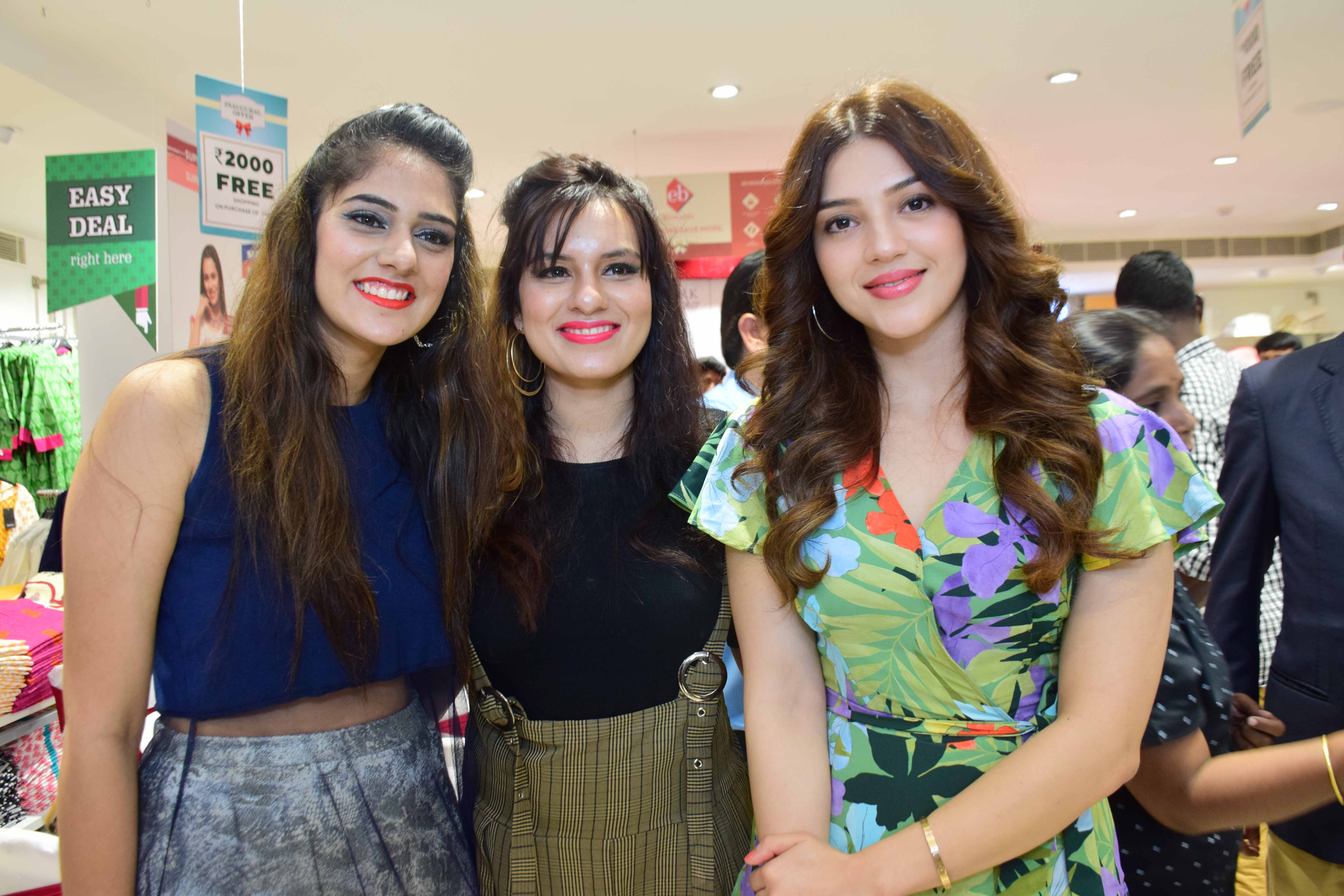 Mehreen Pirzada Launches Easybuy Store In Hyderabad Tfpc Images, Photos, Reviews